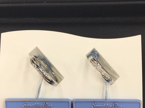 【Something Blue(サムシングブルー)の口コミ】 婚約指輪は購入していないので、ダイヤモンド入りの結婚指輪を探しました…