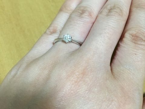 【ラザール ダイヤモンド【取扱店販売】の口コミ】 ストレートラインのダイヤが1石というのは、旦那さんと私の希望でした。な…