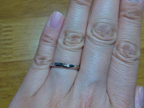 【エクセルコダイヤモンド(EXELCO DIAMOND)の口コミ】 結婚指輪のデザインは、婚約指輪と重ね付けをした時に指がきれいに見える…