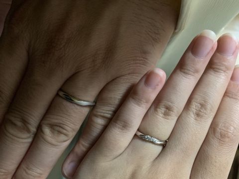 【銀座ダイヤモンドシライシの口コミ】 捻りがあって、シンプル過ぎず、ゴージャス過ぎずなベストな指輪です。私…