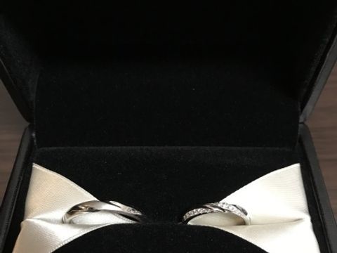 【エクセルコダイヤモンド(EXELCO DIAMOND)の口コミ】 Autumnですが新作という事と、彼の指が太く短いのでシンプルではなく少し…