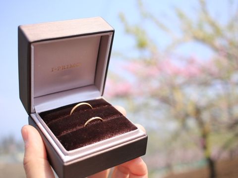 【アイプリモ(I-PRIMO)の口コミ】 2人ともゴールド色が似合う肌色なので、いくつか金の物を見せてもらったと…