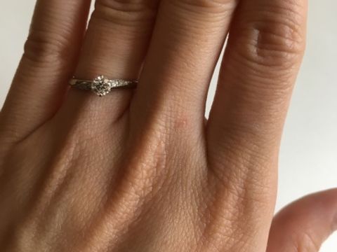 【JEWELRY  KAMATA(ジュエリーかまた)の口コミ】 ウェーブデザインの結婚指輪にフィットするの形の婚約指輪を探しており、…