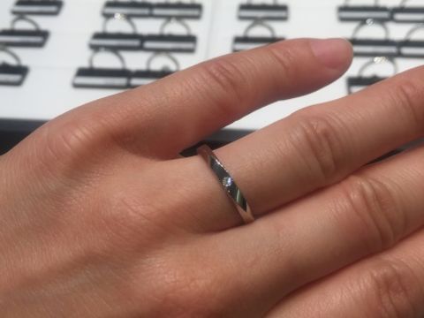 【ラザール ダイヤモンド(LAZARE DIAMOND)の口コミ】 シンプルな結婚指輪が良いけれど、シンプルな中にもほんの少し遊びが入っ…