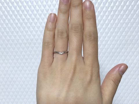 【Ponte Vecchio(ポンテヴェキオ)の口コミ】 ウェーブやV字、クロスなど、直線ではないものを探していました。クロスも…