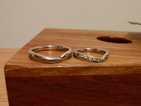 【ケイウノ ブライダル(K.UNO BRIDAL)の口コミ】 プラチナとダイヤモンドの結婚指輪です。
元々お店にあったデザインのもの…