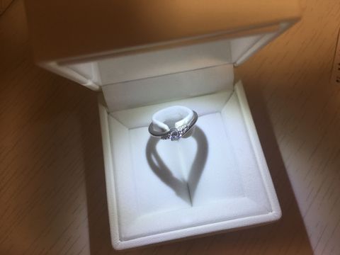 【STAR JEWELRY(スタージュエリー)の口コミ】 典型的な婚約指輪ではなく珍しいデザインの婚約指輪を探していました。
こ…