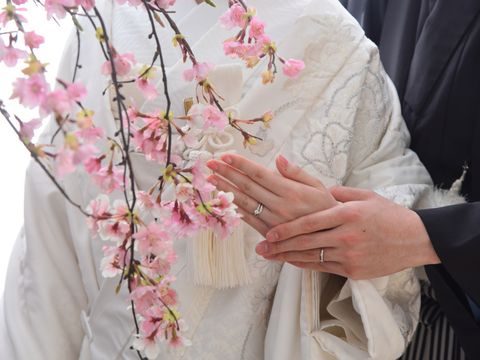 【HASUNA(ハスナ)の口コミ】 指輪のデザインが直線なものが似合わないので、曲線であるもの、メレダイ…