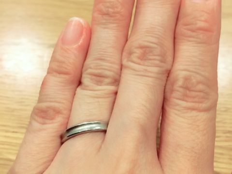 【ケイウノ ブライダル(K.UNO BRIDAL)の口コミ】 ストレートなデザインと、流れるような緩やかなカーブのデザインがあり、…