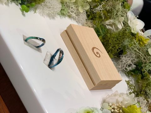 【SORA(ソラ)の口コミ】 指輪と言ったらシルバーやゴールドなどが一般的ですが、
色を入れられるこ…