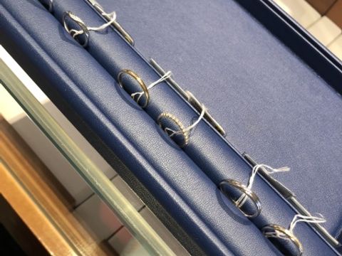 【銀座ダイヤモンドシライシの口コミ】 指輪の希望をゴールドでなおかつダイヤモンドが入っているものがいいとお…