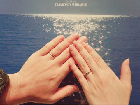 【銀座ダイヤモンドシライシの口コミ】 婚約指輪と同じくシンプルで可愛いからです。また男性用は主人があまり光…