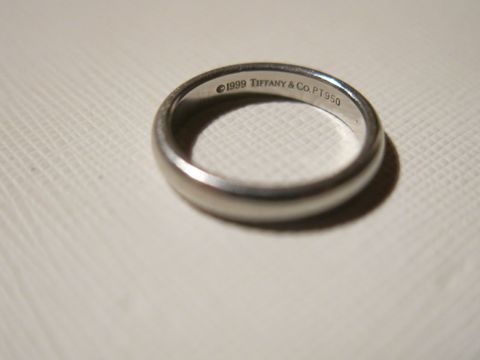 【ティファニー(Tiffany & Co.)の口コミ】 母が同じ形の結婚指輪だったので、迷うことなくこのシンプルな形の結婚指…