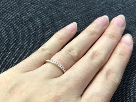 【ROYAL ASSCHER(ロイヤル・アッシャー)の口コミ】 石が付いているタイプを探していた。こちらは、レールタイプで家事など日…