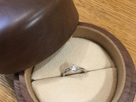 【COLANY(コラニー)の口コミ】 「婚約指輪も結婚指輪もコラニーで！」と決めてから、ブランドHPの商品ペ…