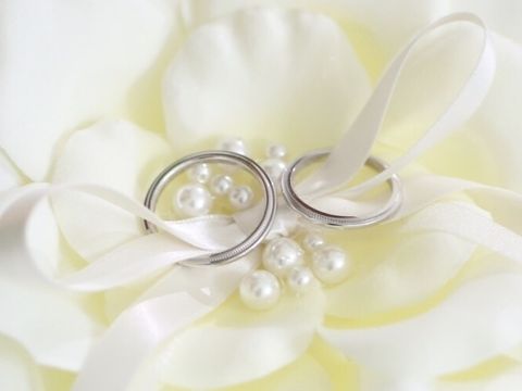 【ティファニー(Tiffany & Co.)の口コミ】 夫婦で同じデザインを検討していました。中には女性らしいデザインの指輪…