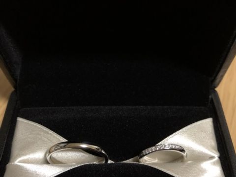 【エクセルコダイヤモンド(EXELCO DIAMOND)の口コミ】 シンプルで斜めに入ったダイヤモンドのデザインがとっても気に入りました…