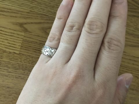 【ラウレア(Laulea)の口コミ】 婚約、結婚指輪共にハワイアンジュエリーにしようと決めていました。
デザ…