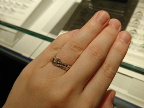 【銀座ダイヤモンドシライシの口コミ】 重ね付けしても付け心地がよく、普段使いできると思います！キラキラで華…