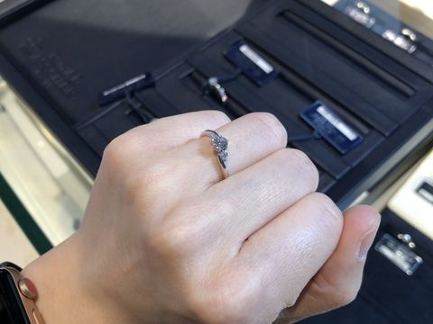 【ROYAL ASSCHER(ロイヤル・アッシャー)の口コミ】 見積もり価格:35万程度、ダイアモンドの質までは考えていませんでしたが思…