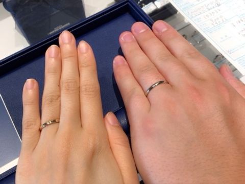 【銀座ダイヤモンドシライシの口コミ】 フィット感とデザインの豊富さが決め手でした。
リングの内側が丸みを帯び…