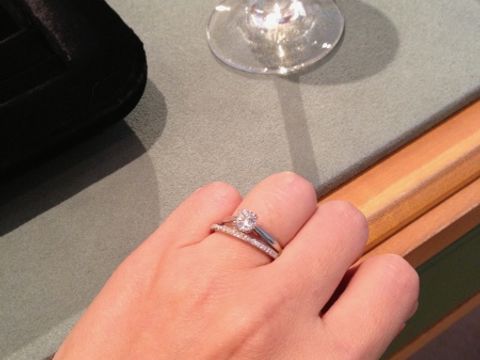 【ハリー・ウィンストン(Harry Winston)の口コミ】 婚約指輪のダイヤモンドリングと重ね付けしようと、ハリーウィンストンの…