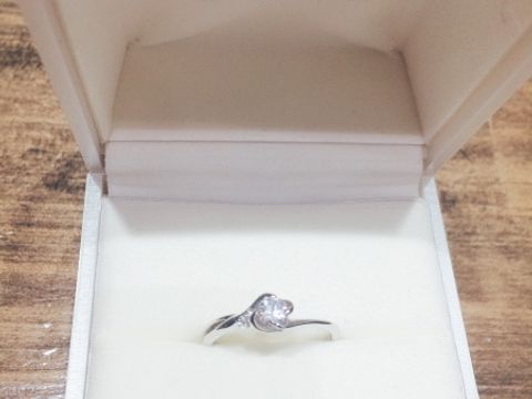 【輪-RIN-の口コミ】 普段でも着けられるようなデザインの婚約指輪を探していました。
初めてこ…
