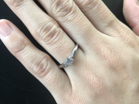 【エクセルコダイヤモンド(EXELCO DIAMOND)の口コミ】 まずはスタッフさんの姿勢です。5店舗以上見に行ったのですが、その中でも…