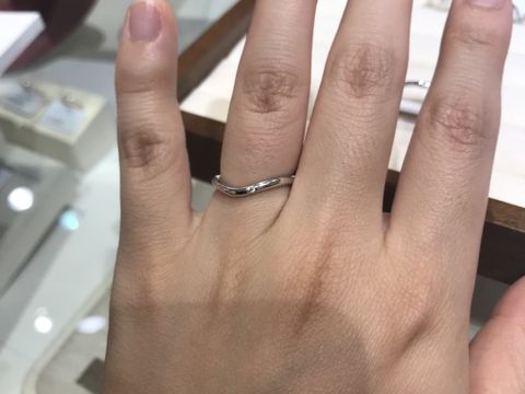 【TRECENTI(トレセンテ)の口コミ】 指輪の内側が丸くなっているため非常に着け心地が良く、アクセサリーを付…