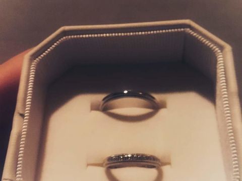 【4℃ BRIDAL(ヨンドシーブライダル)の口コミ】 デザインが婚約指輪のものと違い、ダイヤが埋め込まれているので、指輪同…