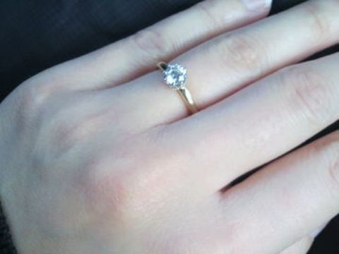 【Galopine & Galopin(ガロピーネガロパン)の口コミ】 ゴールドとプラチナのコンビネーションが個性的で、台座にメレダイヤが一…