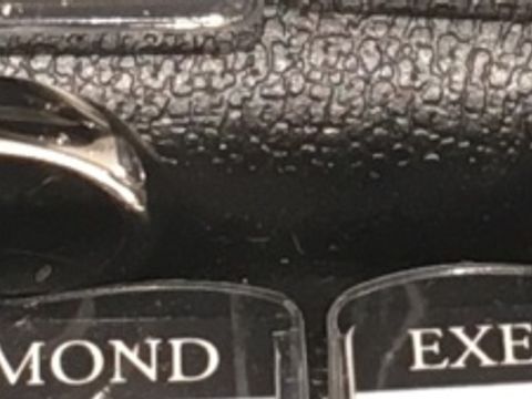 【エクセルコダイヤモンド(EXELCO DIAMOND)の口コミ】 シンプルで日常使いしやすいデザインを探していました。ウェーブが指の形…