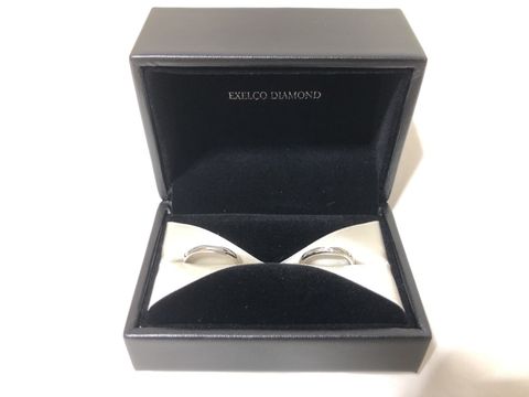 【エクセルコダイヤモンド(EXELCO DIAMOND)の口コミ】 婚約指輪と同時期購入でした。
彼と同じデザインもしくはペア感のあるもの…