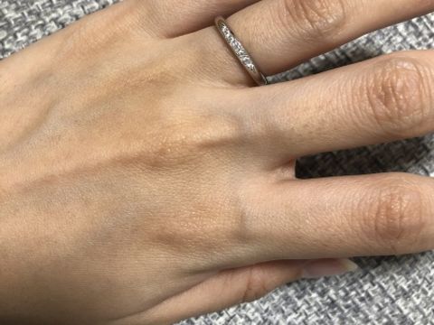 【銀座ダイヤモンドシライシの口コミ】 ハーフエタニティで探していましたが、引っかかりや悪目立ちが気になって…