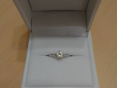 【宝寿堂(ほうじゅどう)の口コミ】 婚約指輪のリフォームができる店をネットで探し、何軒かまわりました。な…