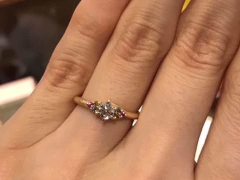 【ケイウノ ブライダル(K.UNO BRIDAL)の口コミ】 ラプンツェルをモチーフとしたデザインで、鮮やかなお花の様なカラフルな…