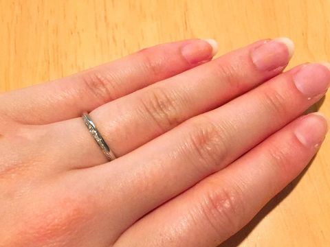 【銀座ダイヤモンドシライシの口コミ】 休日は、ダイヤの面を上向きにしてつけたり
お仕事ではダイヤの面を裏側に…