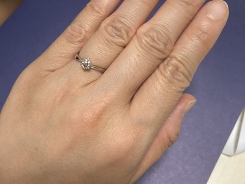 【4℃ BRIDAL(ヨンドシーブライダル)の口コミ】 当初、ストレートラインが良いなと探していたのですが、たまたま勧められ…
