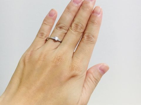 【ジュエリーソネットの口コミ】 頂いた指輪ですが、本人曰く、まずは華奢でデザインが可愛く一目惚れだっ…