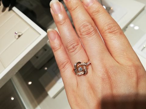 【ブシュロン(BOUCHERON)の口コミ】 三越に行ったらBOUCHERONがあったので、ふらっと立ち寄ってみました。婚約…