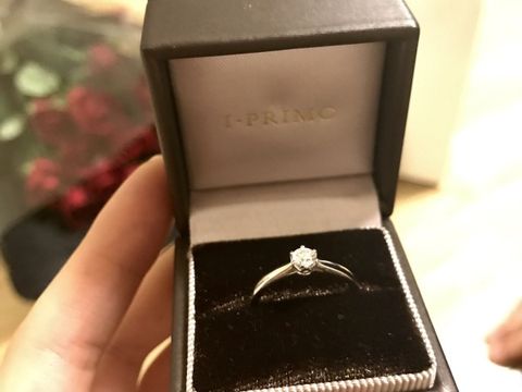 【アイプリモ(I-PRIMO)の口コミ】 綺麗なダイヤモンドが一粒煌めいていて、光に当たるととっても綺麗なんで…