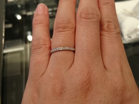 【エクセルコダイヤモンド(EXELCO DIAMOND)の口コミ】 デザインの種類が豊富
ハーフエタニティだけでも数種類あり迷ってしまうが…