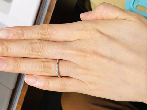 【エクセルコダイヤモンド(EXELCO DIAMOND)の口コミ】 ダイヤ5つでとても華やかでかわいいデザイン！似たデザインも別ブランドで…