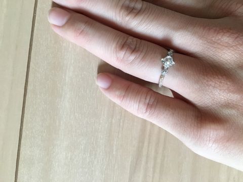 【AbHeri(アベリ)の口コミ】 ダイヤが大きすぎず日常使いしやすいこと、デザインが周りの人とあまりか…