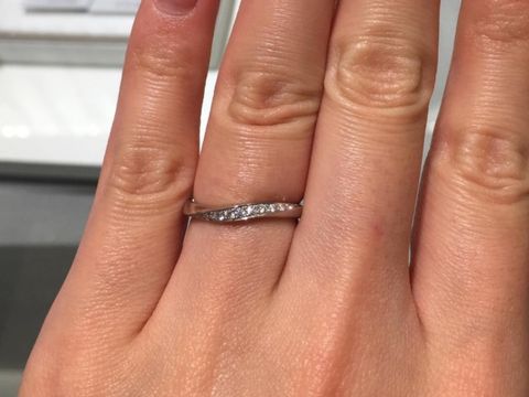【アイプリモ(I-PRIMO)の口コミ】 婚約指輪がなかったので、結婚指輪はダイヤ付きのが良いなぁと探していま…
