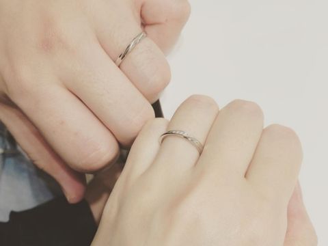 【4℃ BRIDAL(ヨンドシーブライダル)の口コミ】 婚約指輪を購入しなかったので、ダイヤのついた少し華やかな、尚且つ、日…