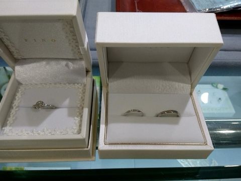 【宝寿堂(ほうじゅどう)の口コミ】 婚約指輪を先に見ます！と伝え、希望を伝える前に指にはめて頂いたのがこ…