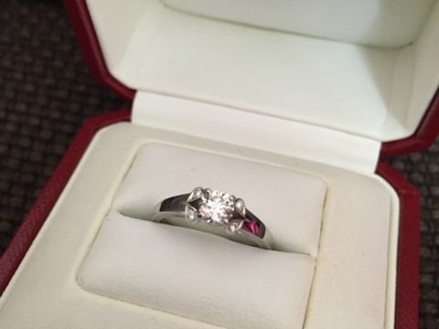 【カルティエ(Cartier)の口コミ】 婚約指輪を買いに行く前にどんな指輪があるか調べていて、このデザインが…