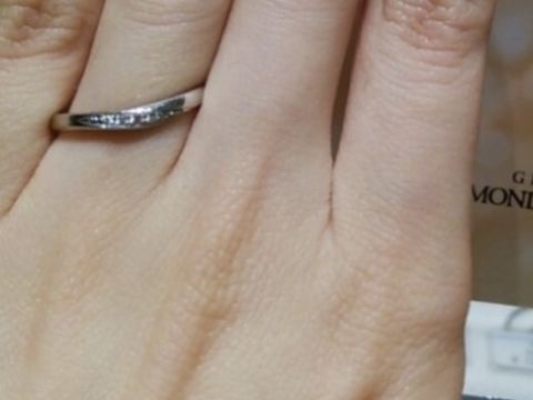 【銀座ダイヤモンドシライシの口コミ】 初めて結婚指輪を見に行ったけれど、たくさんの種類の指輪があってどれも…