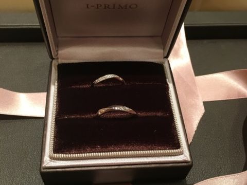 【アイプリモ(I-PRIMO)の口コミ】 始めは指輪のデザインだけで選んでいたのですが、
実際着けてみると丸みを…